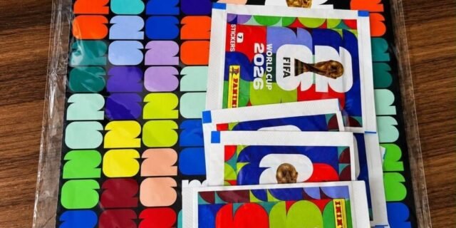 Blister com 12 pacotes de figurinhas