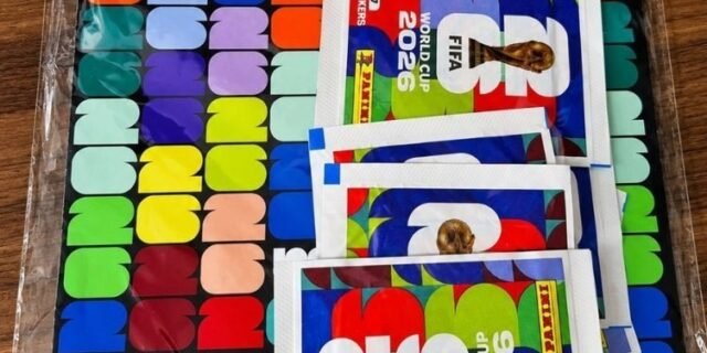 Kit 12 Envelopes de Figurinhas da Copa do Mundo da FIFA 202 + Cartela