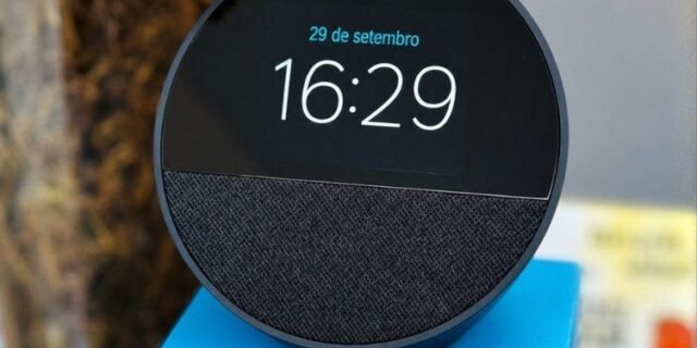 Echo Spot com Alexa (Geração mais recente) | Despertador inteligente com som vibrante | Cor Preta, com Acesso Antecipado à Alexa+