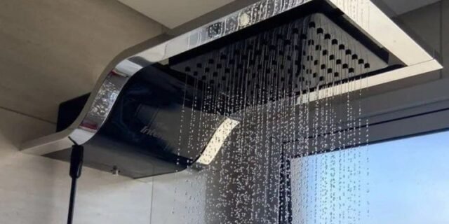 Chuveiro Eletrônico Ducha Intense Preto / Cromado Fame Cor Preto/cromado Potência 7800 W 220v 7.8 Kw