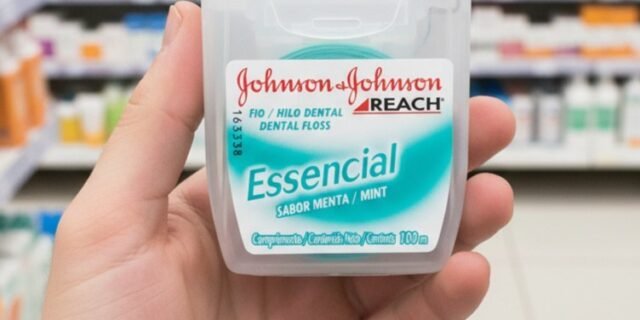 Johnson’s Reach Fio Dental Essencial Menta, 100m