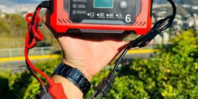 Carregador Inteligente De Bateria Automotiva 12v 6a Bivolt Recupera Baterias 4ah A 100ah Todos Veículos Moto Carro Caminhão Barco