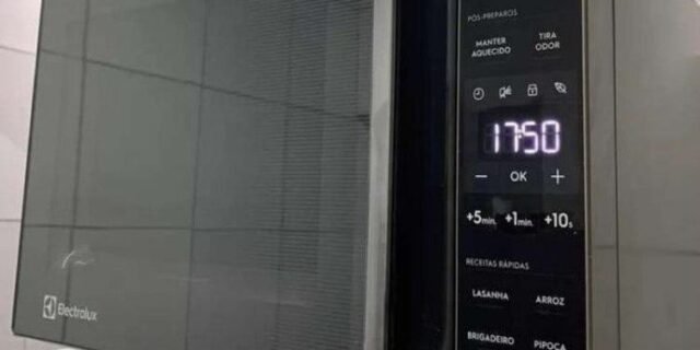 Micro-ondas Electrolux 23L Inox Efficient com Descongelamento Assistido 220v