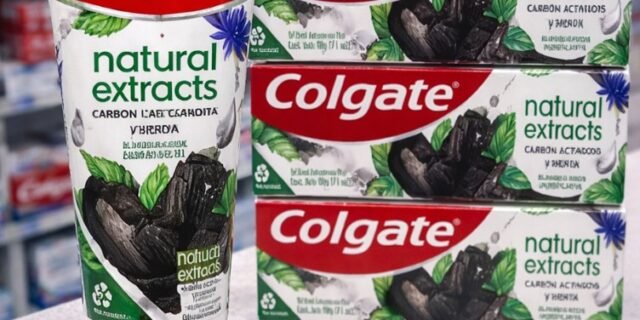 Colgate Natural Extracts Carvão Ativado E Menta Creme Dental, 3x90g