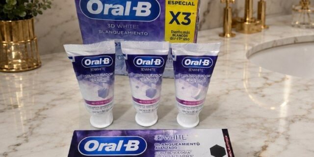 Pack 03 un. Creme Dental Clareador Oral-B 3D White Brilliant 70g