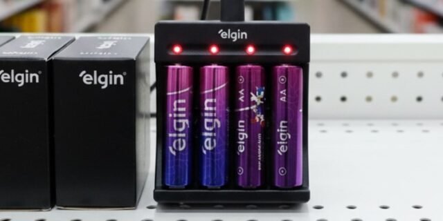 Carregador de Pilhas e Baterias USB com 2 Pilhas AA 1500mAh recarregáveis