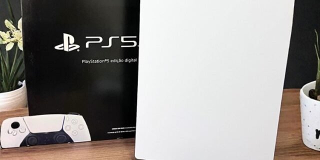 PlayStation 5 Edição Digital 825GB 1 Controle Branco Sony