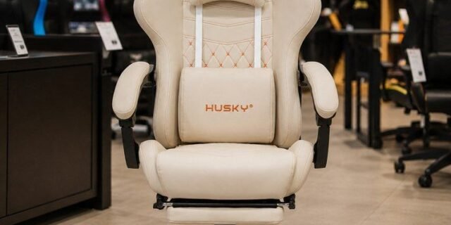 Cadeira Gamer Husky Tempest 700, Até 145kg, Almofadas, Reclinável 150º, PU, Descanso para Pés, Branca – HCG700BR