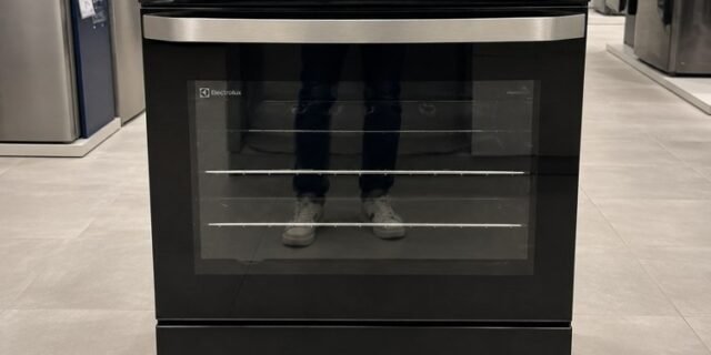 Fogão Electrolux 5 Bocas Efficient com PerfectCook Preto FE5GB