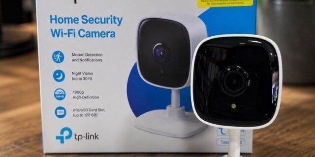 Camera de Segurança Wi-Fi, 1080p Full HD TP-Link Tapo C100, Visão Noturna, Audio de Duas Vias, Trabalha com Alexa, Detecção de Movimento, 512G de armazenagem, Armazenamento na Nuvem
