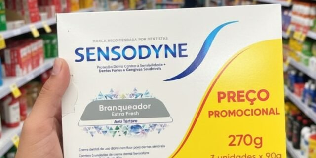 Sensodyne Creme Dental Branqueador Extra Fresh com Flúor, Leve 3 e Pague 2, Anti Tártaro, Contra Sensibilidade, 90g cada