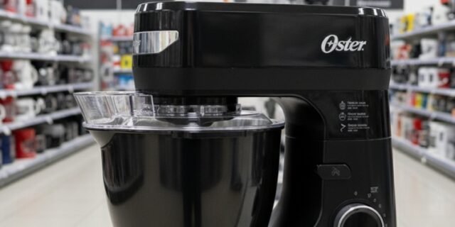 Batedeira Planetária Oster Black III, OBAT640, 110v