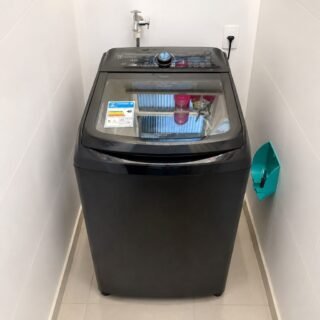 Máquina de Lavar Electrolux 14.5kg Preta 220V