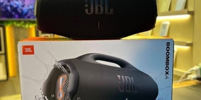 JBL, Caixa de Som, Boombox 4, Bluetooth, Som JBL Pro, AI Sound Boost, Graves Personalizáveis, Bateria de até 34h, IP68, Áudio Lossless – Preta