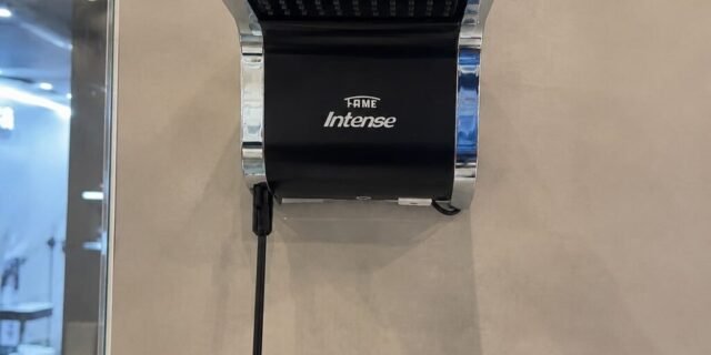 Chuveiro elétrico de parede Fame DUCHA INTENSE preto 7.8kW