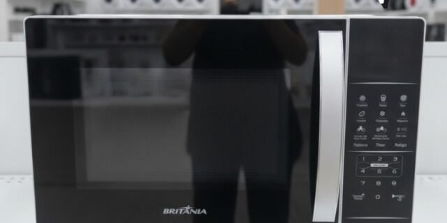 Micro-ondas Britânia BMO38 33 Litros, Limpa Fácil, 1400W, 110V