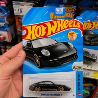 Carrinho Sortido Hot Wheels Diecast, Carro de Metal Básico, Estampas Coloridas e Acabamento Realista, para Crianças a Partir de 3 Anos