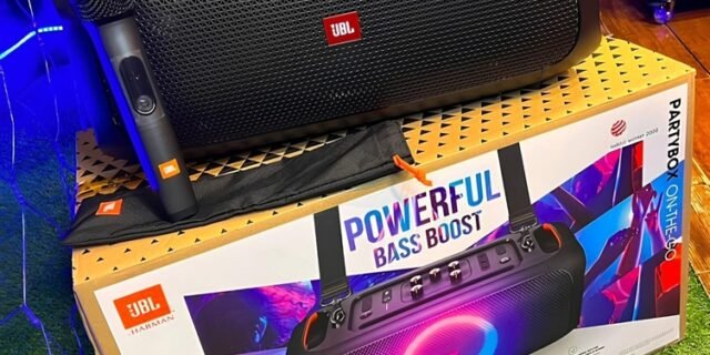 Caixa de Som, JBL, PartyBox On The Go Essential, Com Microfone, Bluetooth, Show de Luzes, À Prova de Respingos – 100W RMS