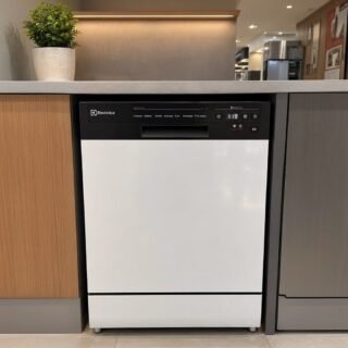 Lava-louça Electrolux 8 Serviços Branca Lava E Seca 50′ Lb08 Cor Branco