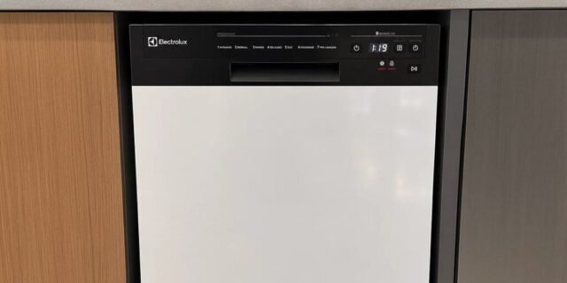 Lava-louça Electrolux 8 Serviços Branca Lava E Seca 50′ Lb08 Cor Branco