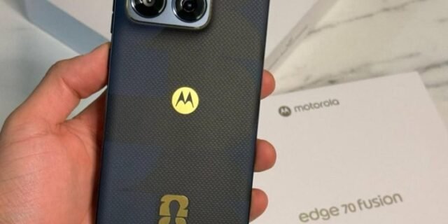 Smartphone Motorola Edge 70 Fusion 5g Fifa World Cup Collection – 256gb 8gb Ram + 16gb Ram Boost, Camera 50mp Sony Lytia 710, Tela 1.5k Extreme Amoled – Grafite