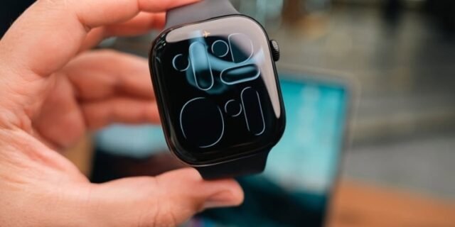 Apple Watch Series 11 Gps, Caixa Em Alumínio Preto Brilhante De 42 Mm Com Bracelete Desportiva Preta – P/m