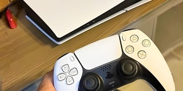 Console Sony PlayStation 5, SSD 825GB, Controle Sem Fio DualSense + 2 Jogos Digitais, Edição Digital