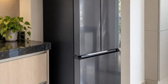 Geladeira Electrolux Frost Free Inverter 480L Efficient AutoSense 3 Portas Black Inox Look (IM7B) 220V