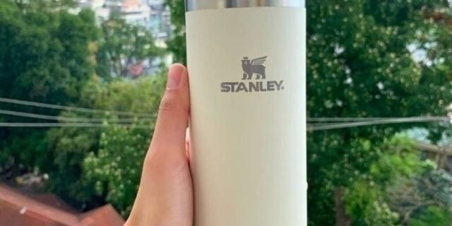 Stanley Garrafa Térmica Aerolight Transit Cream 591ml